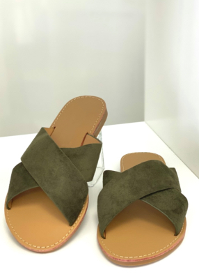 Sandales plates kaki defile