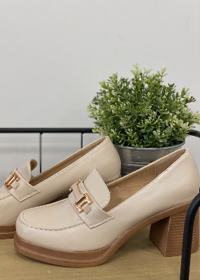 Mocassins à talon beige 