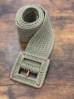 Ceinture unie � boucle carr�e