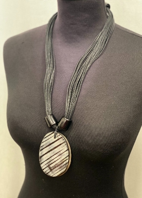 Sautoir gros galet defile