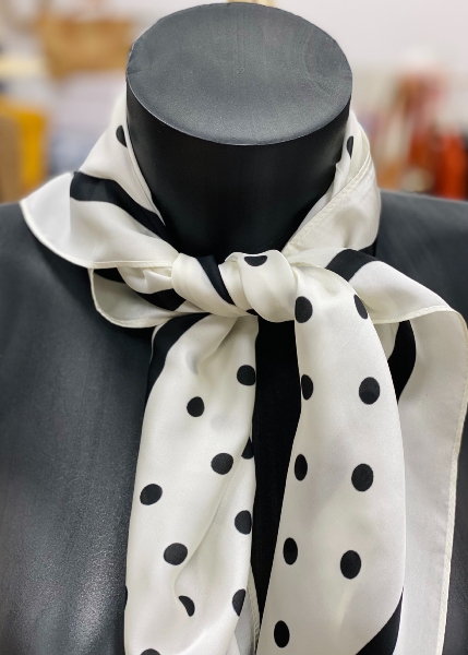 Foulard carre Soyeux Pois