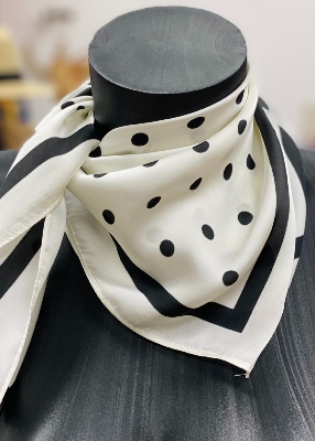 Foulard carre Soyeux Pois