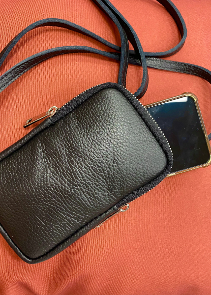 Pochette telephone mat cuir