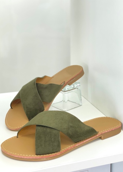 Sandales plates kaki defile