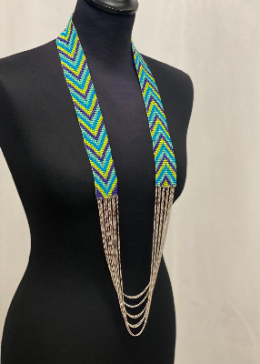 Sautoir tiss� et drapp� defile