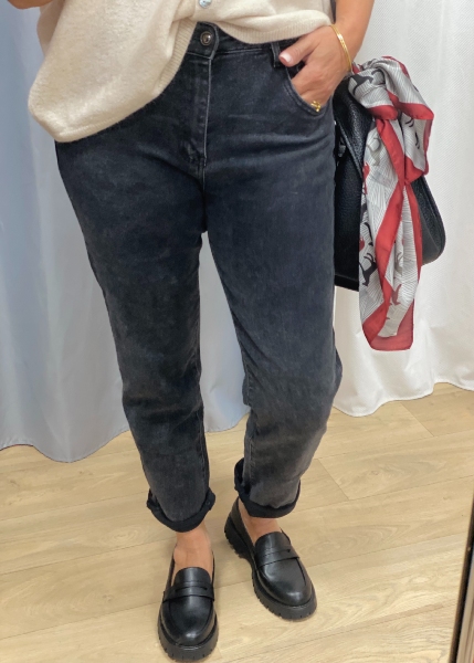 Jean mom fit Pablo